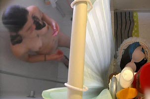 Espiando a la hermanita mientras se daba un baño