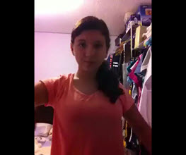 Rica n***a enseñando sus enormes magumbos