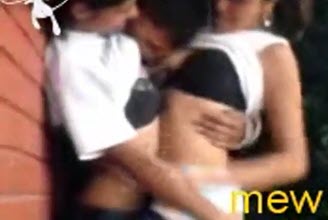 Mamando las tetas de dos compañeras en el Conalep