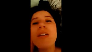 Hermosa chicana cogiendo con el pendejo de su novio y vaya que se mueve rico la puta