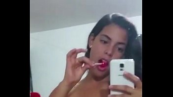 La tutsi pop sabe mejor si tiene sabor a panochita de morrita rica