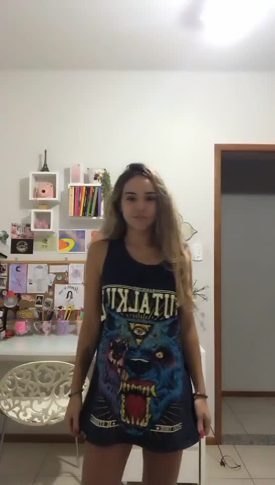 Una nalgoncita muy guapa que le gusta mandar su pack a los vatos desesperados a cambio de recargas jajaj