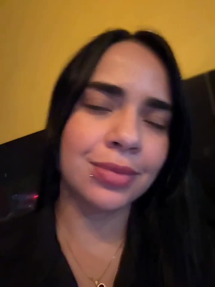 Que buen culo tiene esta gringa universitaria y vaya que te hará babear ese culote